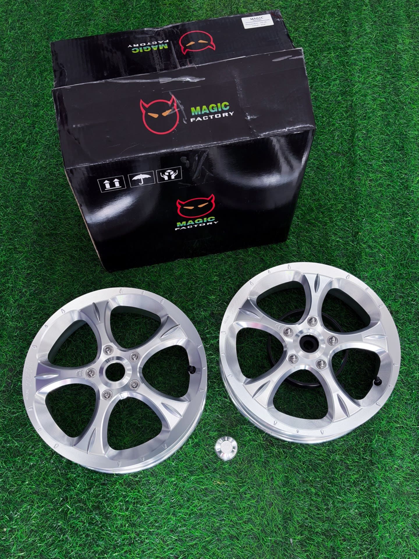 Magic Factory Velg MG 25 Silver - Image 1