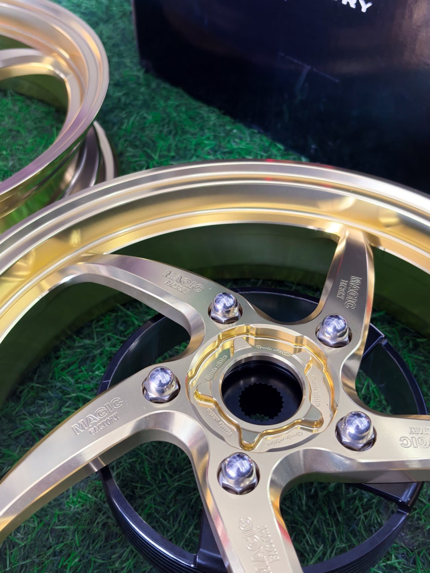 Magic Factory Velg MG 4 Gold - Image 3